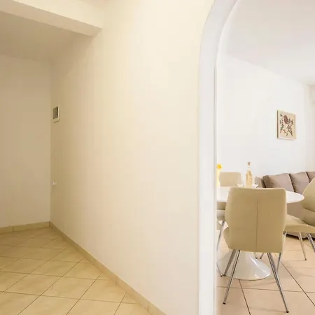 Xenia & Desiderio Apartment